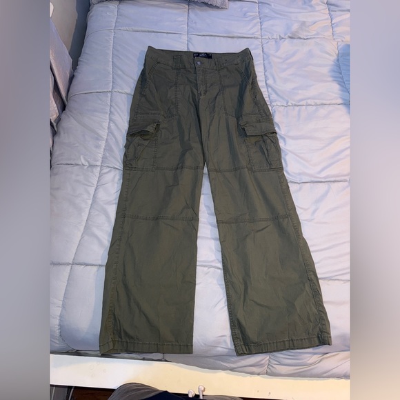 Hollister Cargo Pants - Picture 1 of 4